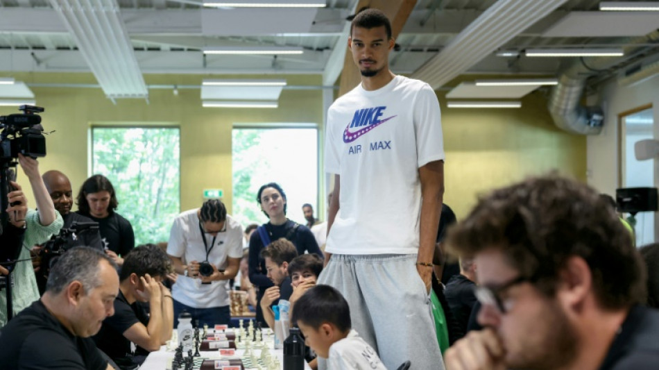Dans sa ville natale, Wembanyama mêle échecs et matches