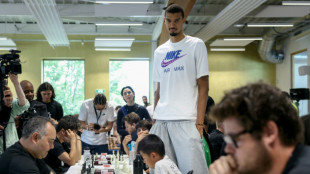 Dans sa ville natale, Wembanyama mêle échecs et matches