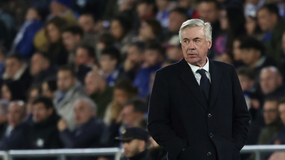 Ancelotti diz que cr&iacute;ticas do Barcelona &agrave; arbitragem 'n&atilde;o s&atilde;o profissionais'