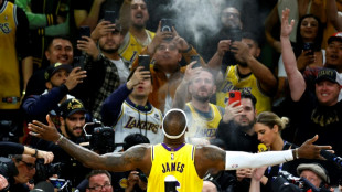 NBA: James s'&eacute;l&egrave;ve un peu plus haut dans la stratosph"air" Jordan