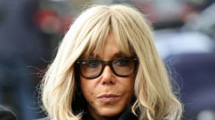 Justi&ccedil;a francesa condena assediadores de Brigitte Macron a at&eacute; 6 meses de pris&atilde;o