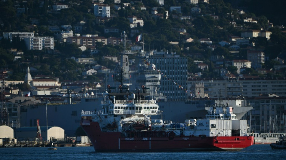 L'Ocean Viking a quitt&eacute; Toulon, les migrants dans une zone d'attente ferm&eacute;e