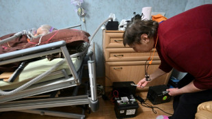 La peur de suffoquer: des patients ukrainiens face aux coupures de courant
