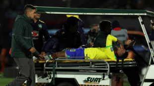 Neymar sofre ruptura do ligamento cruzado e do menisco e passar&aacute; por cirugia