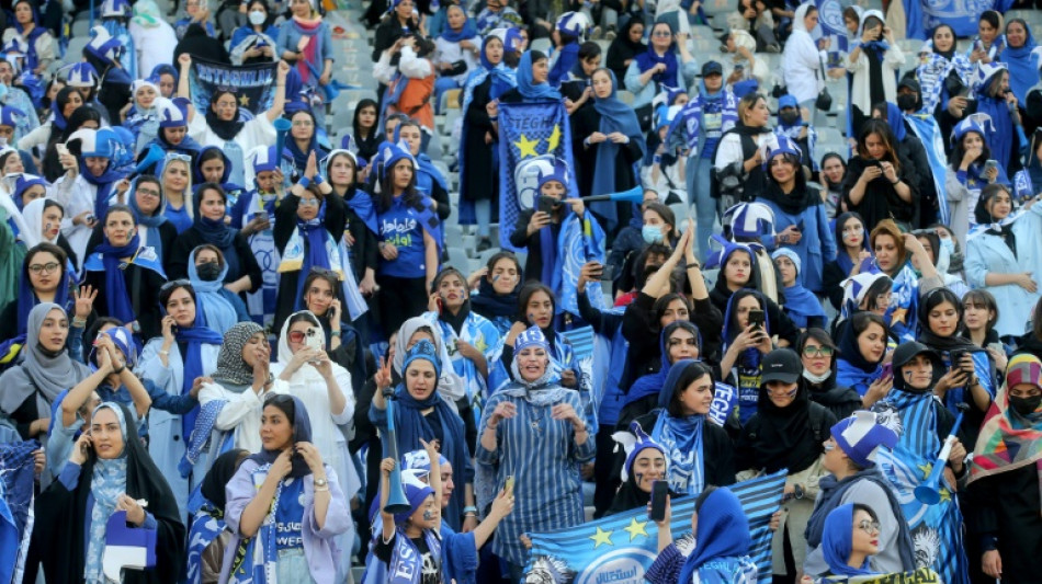 Mulheres poder&atilde;o assistir a jogos de futebol masculino no Ir&atilde;