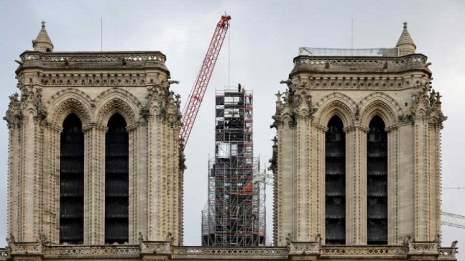A un an de la r&eacute;ouverture, Macron visite le chantier de Notre-Dame de Paris