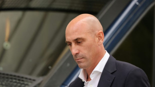 Ex-presidente da Federa&ccedil;&atilde;o Espanhola Luis Rubiales &eacute; suspenso por tr&ecirc;s anos pela Fifa