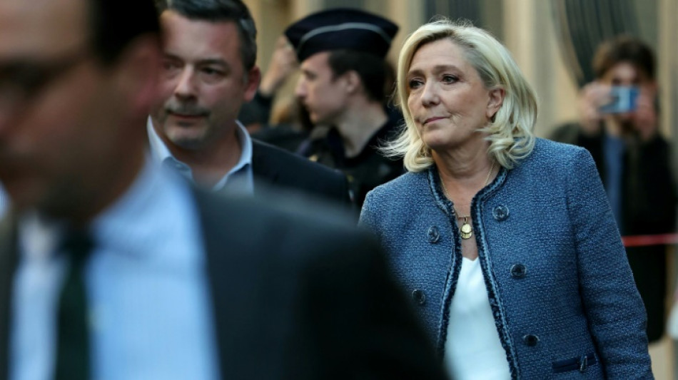 Tribunal de Apelaci&oacute;n franc&eacute;s afirma que podr&iacute;a examinar el caso de Le Pen antes de presidencial