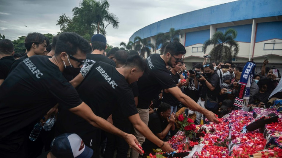 Strafen f&uuml;r Verantwortliche von Stadionkatastrophe in Indonesien gefordert