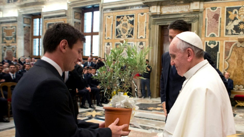 Messi se despede do papa Francisco: 'Distinto, próximo, argentino...'