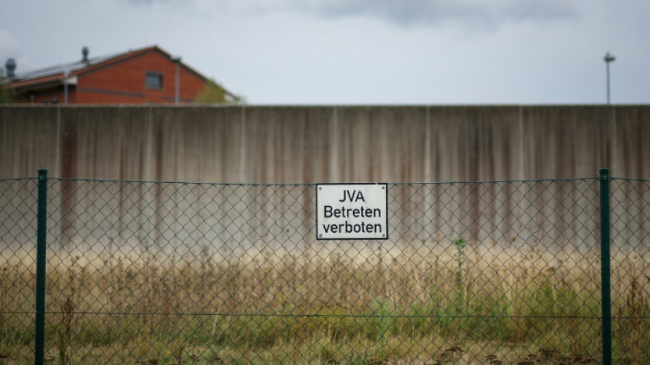 Gefesselten Gefangenen getreten: Pensionierter Beamter verliert Ruhestandsgehalt