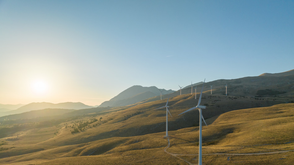 Eni, accordo con Ares per negoziare cessione 20% Plenitude