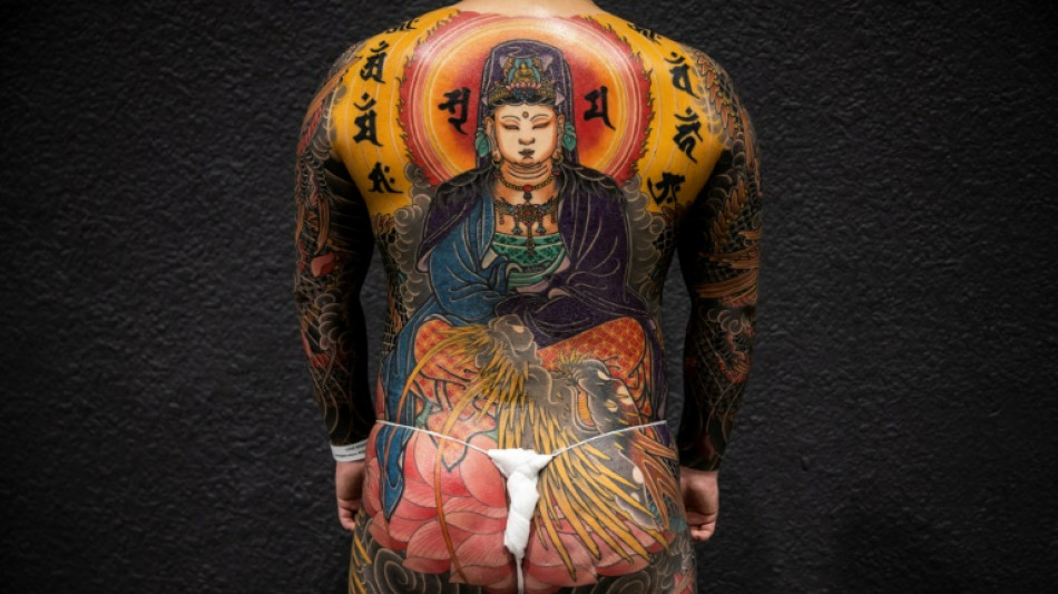 Des ma&icirc;tres du tatouage exhibent leur savoir-faire dans une foire &agrave; Hong Kong  