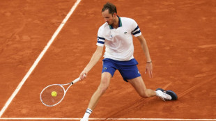 Medvedev vence Machac e vai &agrave;s oitavas de Roland Garros