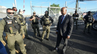 Prefeito &eacute; preso ao protestar contra centro de deten&ccedil;&atilde;o de imigrantes perto de NY