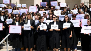 Des greffiers "en col&egrave;re" rassembl&eacute;s devant les tribunaux