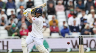 Duckett and Crawley lead England run-spree against Zimbabwe