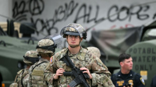 Trump d&eacute;p&ecirc;che plus de soldats &agrave; Los Angeles et fait planer la menace d'un &eacute;tat d'urgence