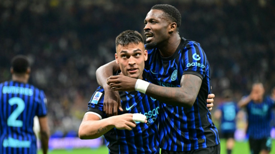 Inter close in on Serie A title by thumping Roma