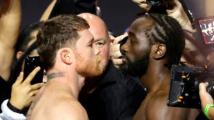 Alvarez, Crawford both scale 167.5 pounds for blockbuster bout