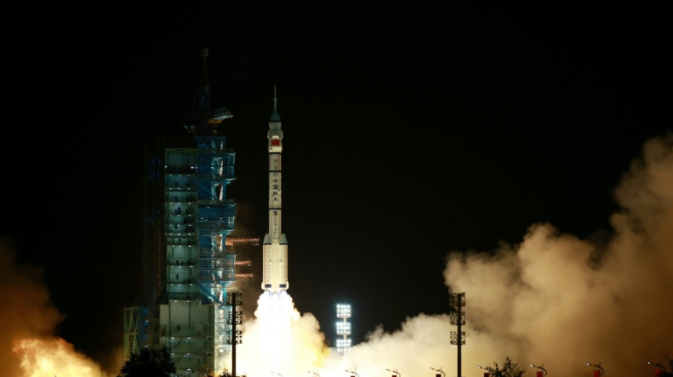 Objectif Lune: la Chine envoie trois hommes dans l'espace, dont un pour un an