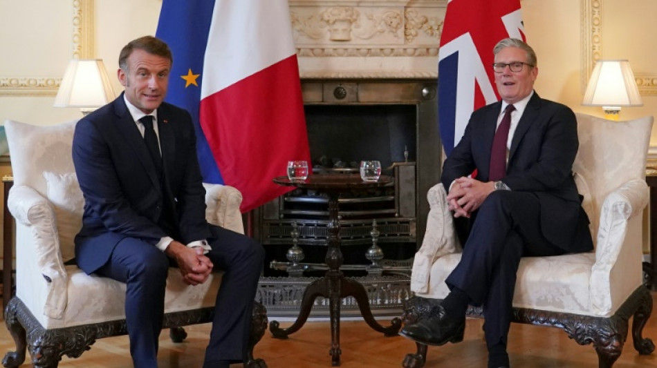 Macron se reúne com Starmer em Londres, com imigração no centro das negociações
