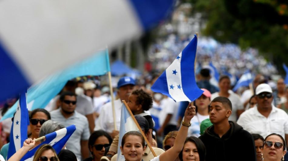Opositores e policiais entram em confronto em meio &agrave; crise eleitoral em Honduras