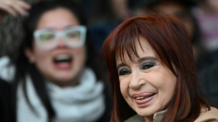 Apoiadores de Kirchner se reúnem para aguardar decisão da Suprema Corte argentina