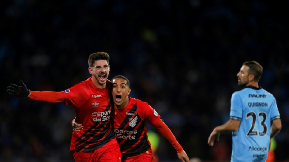 Athletico-PR vence Belgrano (2-0) e vai &agrave;s quartas da Sul-Americana