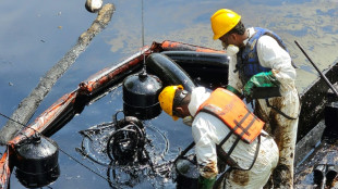 El colapso de un dique agrava la emergencia ambiental por el derrame de crudo en Ecuador