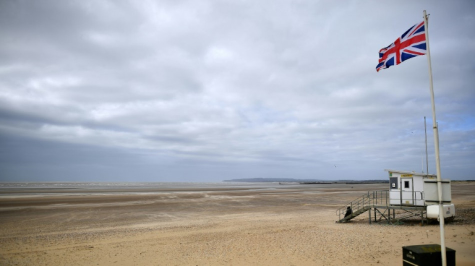 Plastikpellets verschmutzen in Massen Strände in England