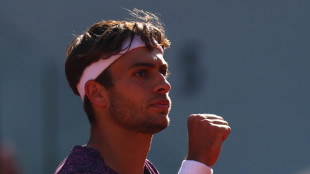 Wimbledon: Cobolli-Navone interrotta per oscurit&agrave; con l'azzurro avanti 2-1