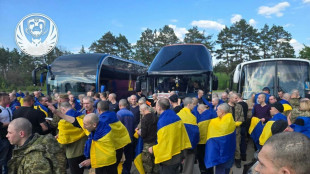 La Russie et l'Ukraine commencent leur &eacute;change record de prisonniers, salu&eacute; par Trump