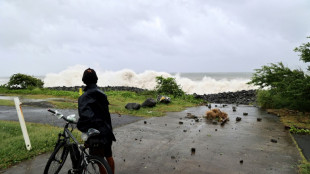 Rescatan a marineros de un buque encallado en el &Iacute;ndico en medio de un cicl&oacute;n
