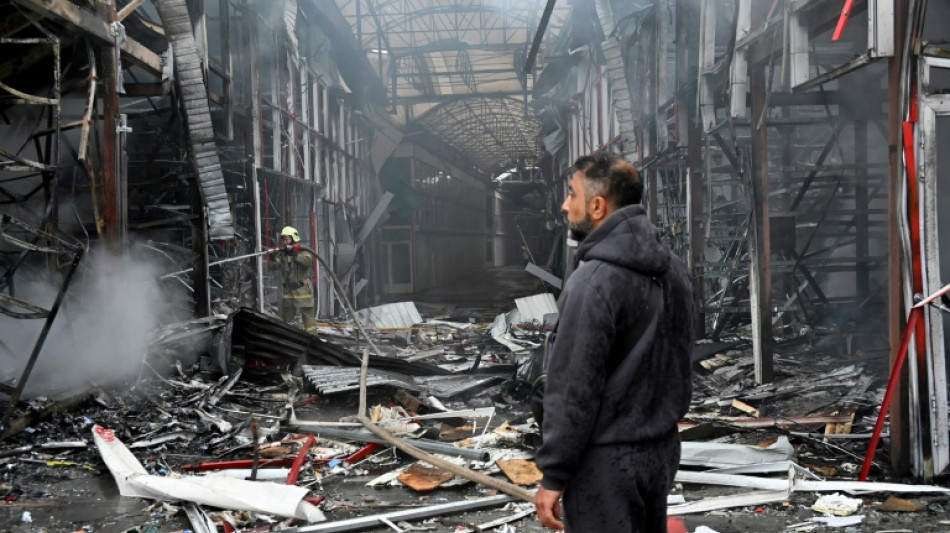 Dois mortos em Kiev e voos cancelados na R&uacute;ssia em novos ataques cruzados