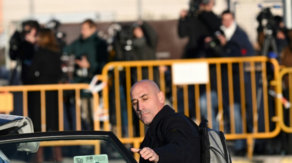 Affaire du baiser forc&eacute;: d&eacute;but du proc&egrave;s de l'ex-patron du foot espagnol