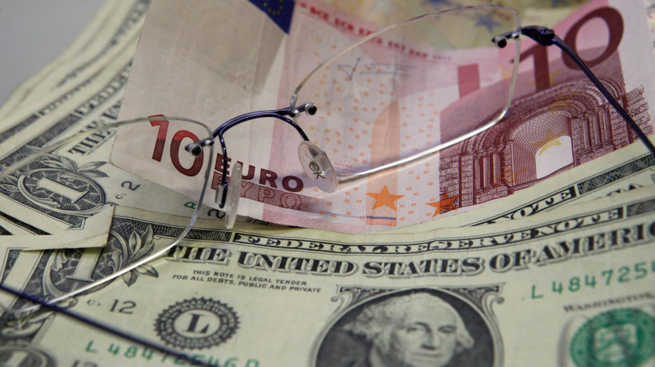 L'euro &egrave; poco mosso in avvio a 1,1691 dollari