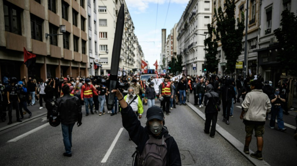 Des milliers de manifestants "contre les violences polici&egrave;res", incidents &agrave; Paris