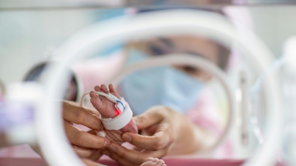 Nace por primera vez un beb&eacute; en Reino Unido tras un trasplante de &uacute;tero