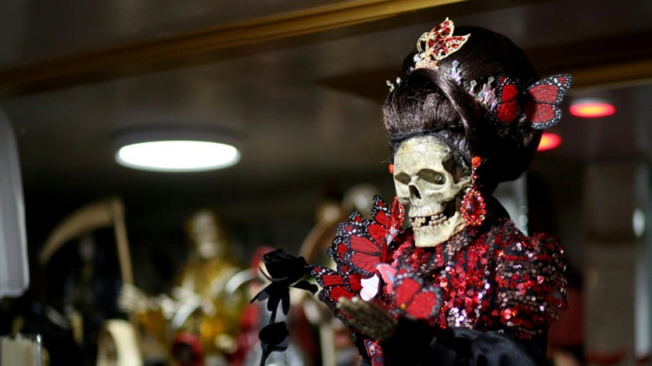 Culto &agrave; 'Santa Muerte' ganha adeptos nos EUA entre comunidades latinas