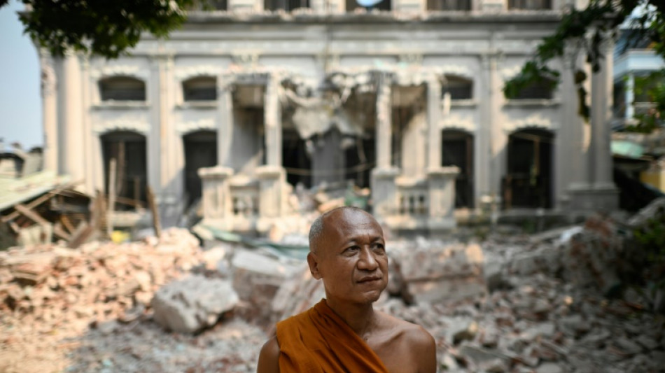 "Comme vivre en enfer" : &agrave; Mandalay en Birmanie, un monast&egrave;re bouddhiste d&eacute;vast&eacute; par le s&eacute;isme