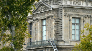 Suspeita de roubo ao Louvre é libertada sob controle judicial na França