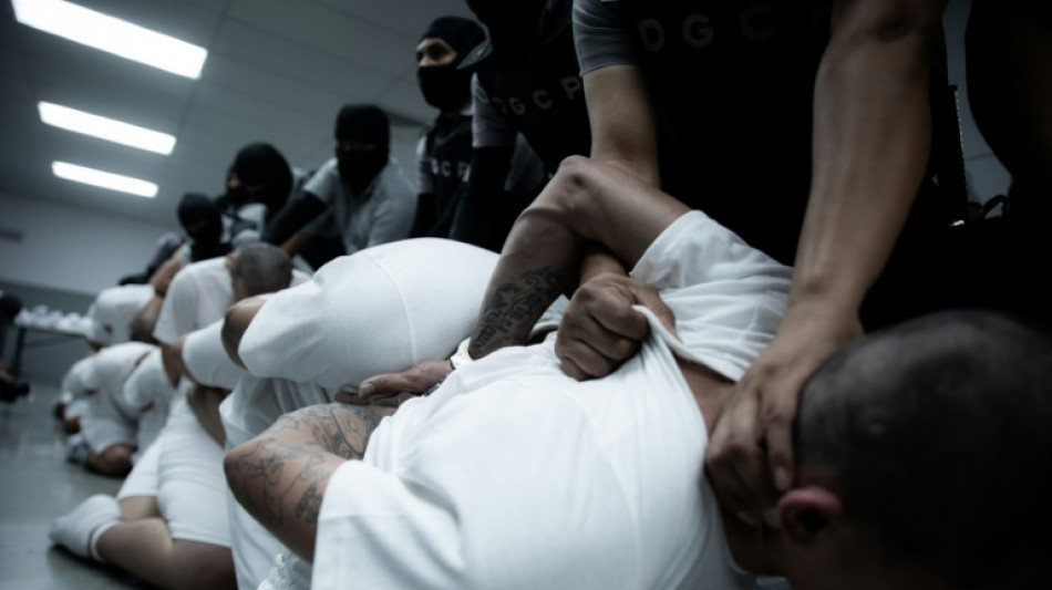 EUA enviam 238 supostos membros do 'Tren de Aragua' para deten&ccedil;&atilde;o em El Salvador