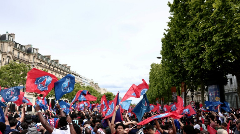 Ligue des champions: les Champs-Elys&eacute;es se pr&eacute;parent &agrave; f&ecirc;ter les h&eacute;ros du PSG 