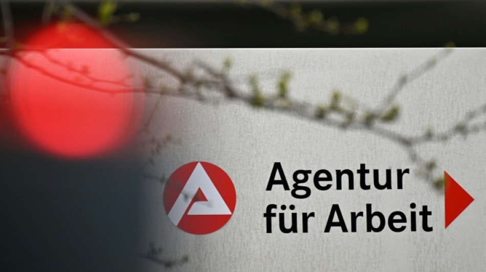 Zahl der Arbeitslosen übersteigt im August Drei-Millionen-Marke