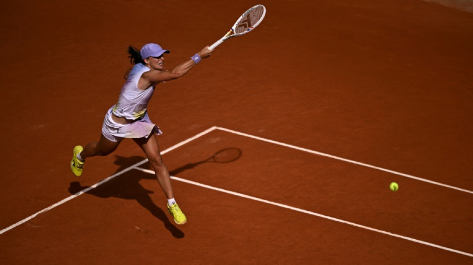 'Inspired' Swiatek outclasses Raducanu at French Open