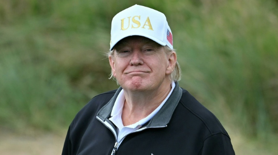 Trump termina su visita a Escocia inaugurando un campo de golf