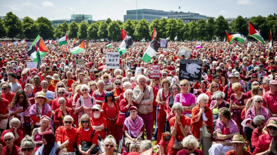 Una marea roja en La Haya para pedir al gobierno neerland&eacute;s luchar contra "genocidio" en Gaza