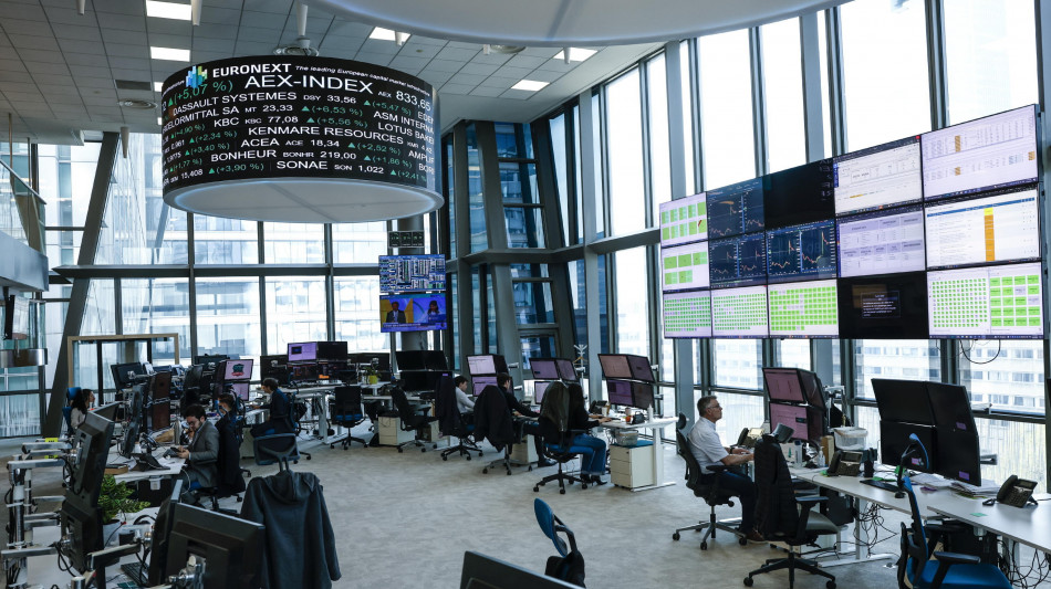 Borsa: l'Europa tiene il rialzo, Milano +0,56% con Tim