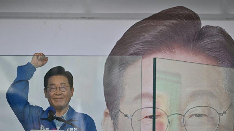 Opposition's Lee leading South Korea presidential race: poll